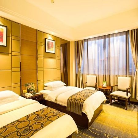 Greentree Inn Guangdong Jieyang Bus Terminal Station Ronghua Avenue Business Hotel מראה חיצוני תמונה