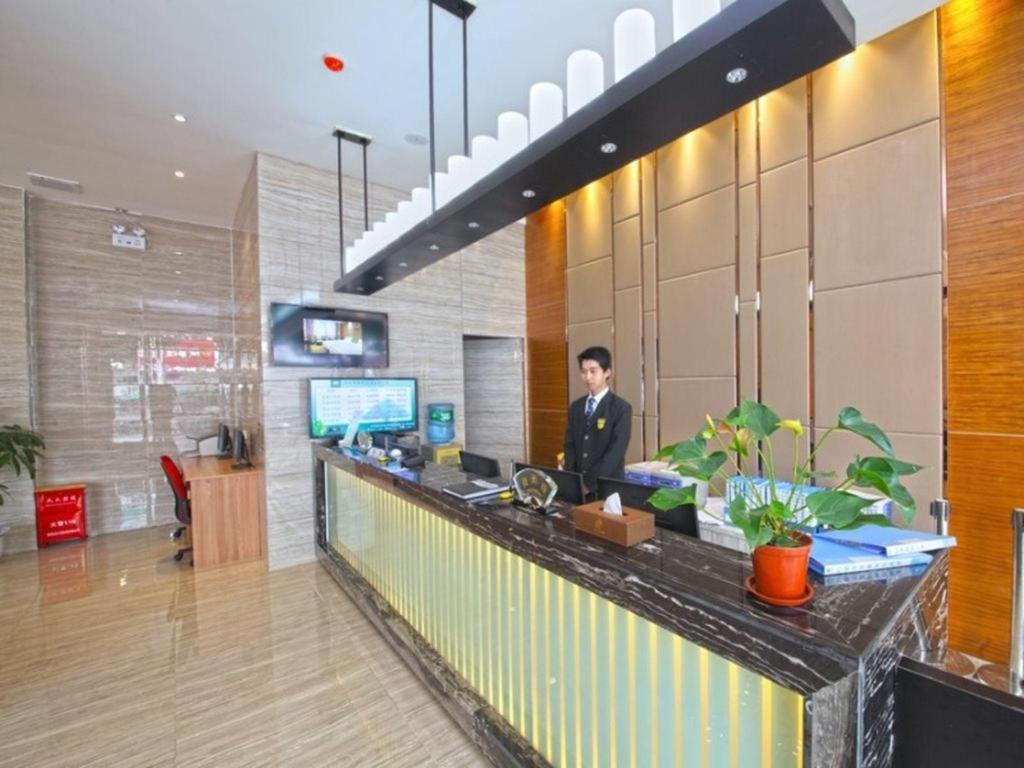 Greentree Inn Guangdong Jieyang Bus Terminal Station Ronghua Avenue Business Hotel מראה חיצוני תמונה