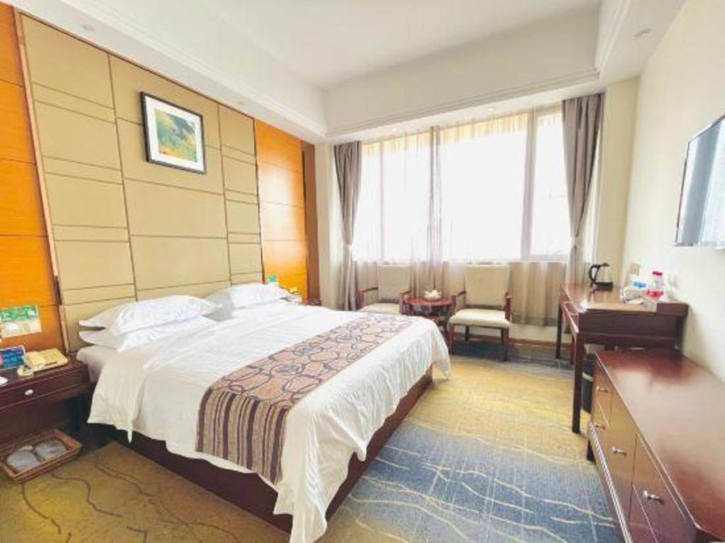 Greentree Inn Guangdong Jieyang Bus Terminal Station Ronghua Avenue Business Hotel מראה חיצוני תמונה