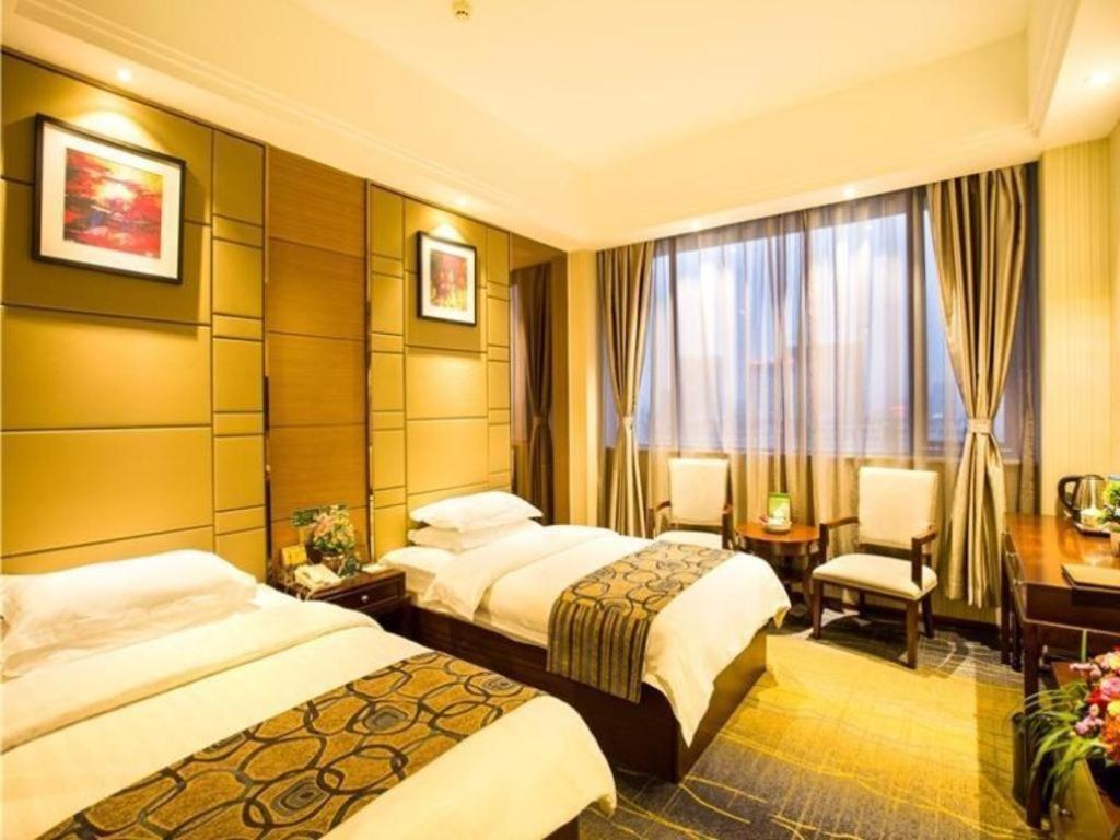 Greentree Inn Guangdong Jieyang Bus Terminal Station Ronghua Avenue Business Hotel מראה חיצוני תמונה