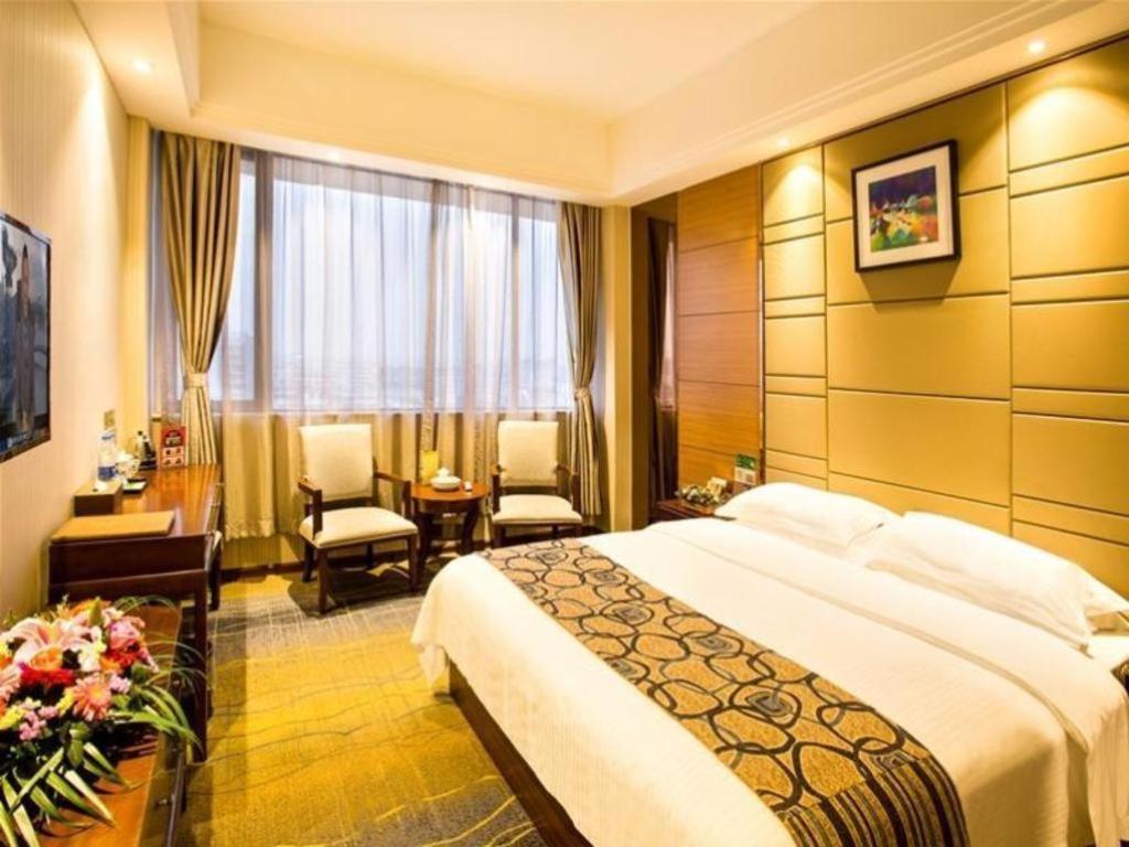 Greentree Inn Guangdong Jieyang Bus Terminal Station Ronghua Avenue Business Hotel מראה חיצוני תמונה