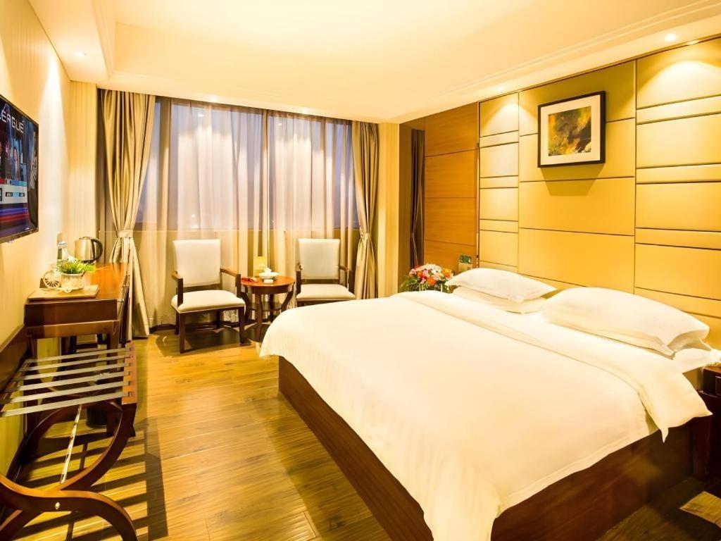Greentree Inn Guangdong Jieyang Bus Terminal Station Ronghua Avenue Business Hotel מראה חיצוני תמונה