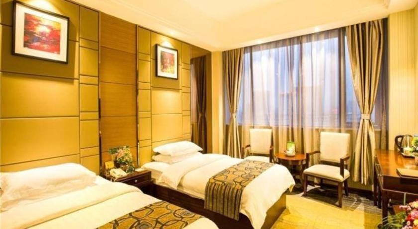 Greentree Inn Guangdong Jieyang Bus Terminal Station Ronghua Avenue Business Hotel מראה חיצוני תמונה