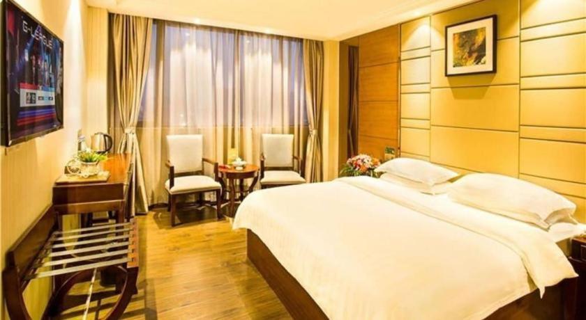 Greentree Inn Guangdong Jieyang Bus Terminal Station Ronghua Avenue Business Hotel מראה חיצוני תמונה