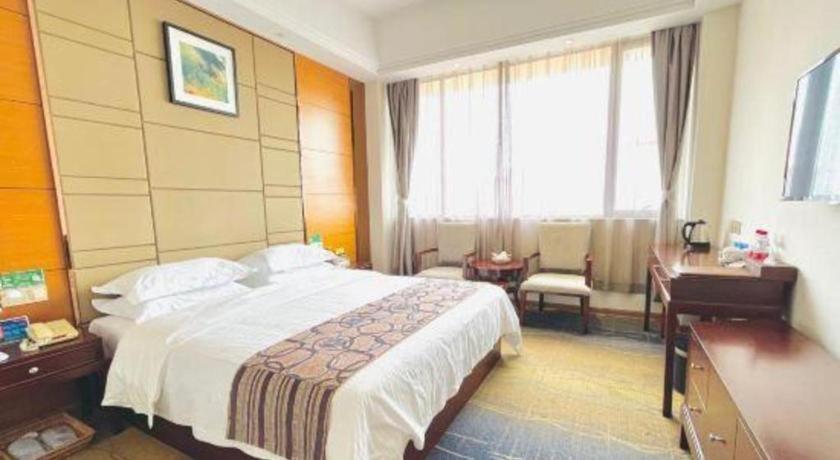 Greentree Inn Guangdong Jieyang Bus Terminal Station Ronghua Avenue Business Hotel מראה חיצוני תמונה