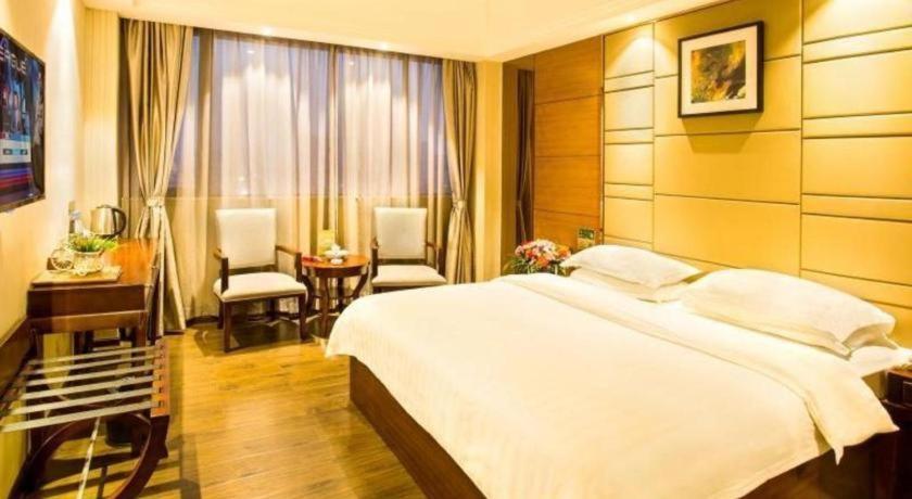 Greentree Inn Guangdong Jieyang Bus Terminal Station Ronghua Avenue Business Hotel מראה חיצוני תמונה