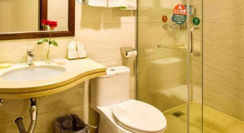Greentree Inn Guangdong Jieyang Bus Terminal Station Ronghua Avenue Business Hotel מראה חיצוני תמונה