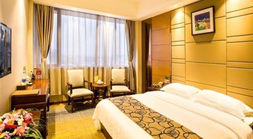 Greentree Inn Guangdong Jieyang Bus Terminal Station Ronghua Avenue Business Hotel מראה חיצוני תמונה