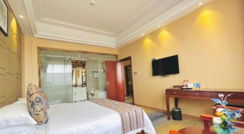 Greentree Inn Guangdong Jieyang Bus Terminal Station Ronghua Avenue Business Hotel מראה חיצוני תמונה