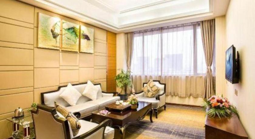 Greentree Inn Guangdong Jieyang Bus Terminal Station Ronghua Avenue Business Hotel מראה חיצוני תמונה