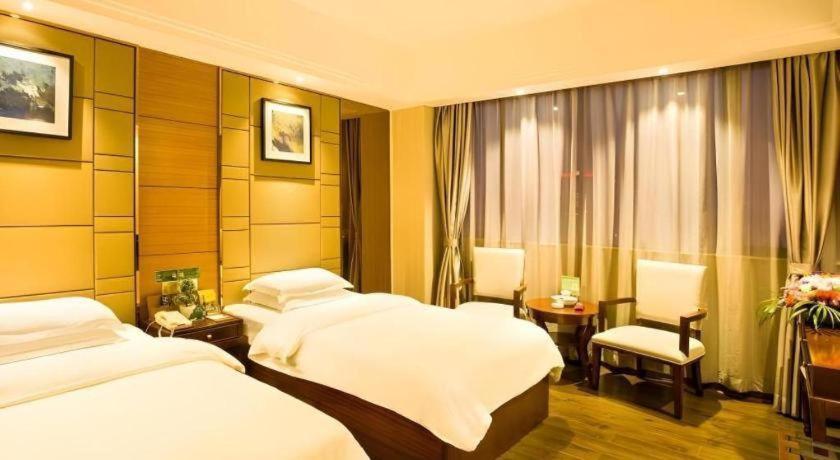 Greentree Inn Guangdong Jieyang Bus Terminal Station Ronghua Avenue Business Hotel מראה חיצוני תמונה