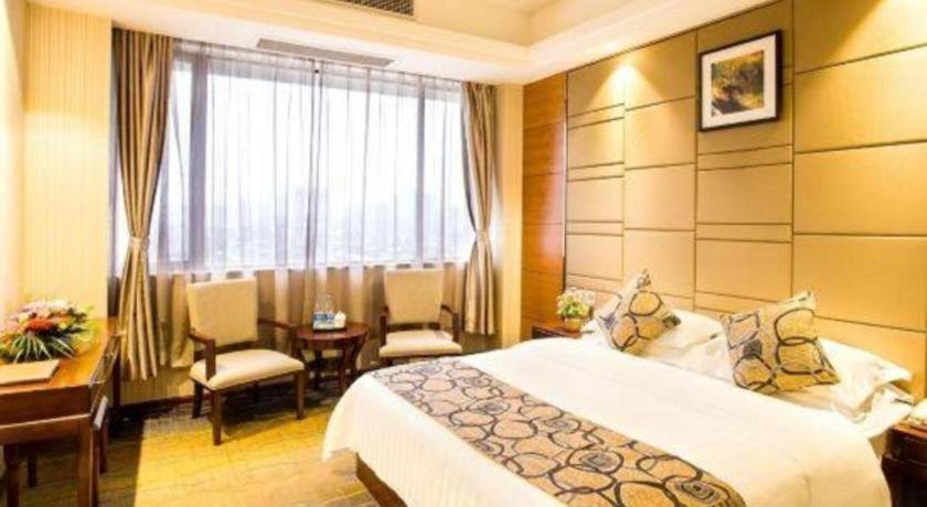 Greentree Inn Guangdong Jieyang Bus Terminal Station Ronghua Avenue Business Hotel מראה חיצוני תמונה