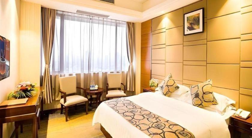 Greentree Inn Guangdong Jieyang Bus Terminal Station Ronghua Avenue Business Hotel מראה חיצוני תמונה